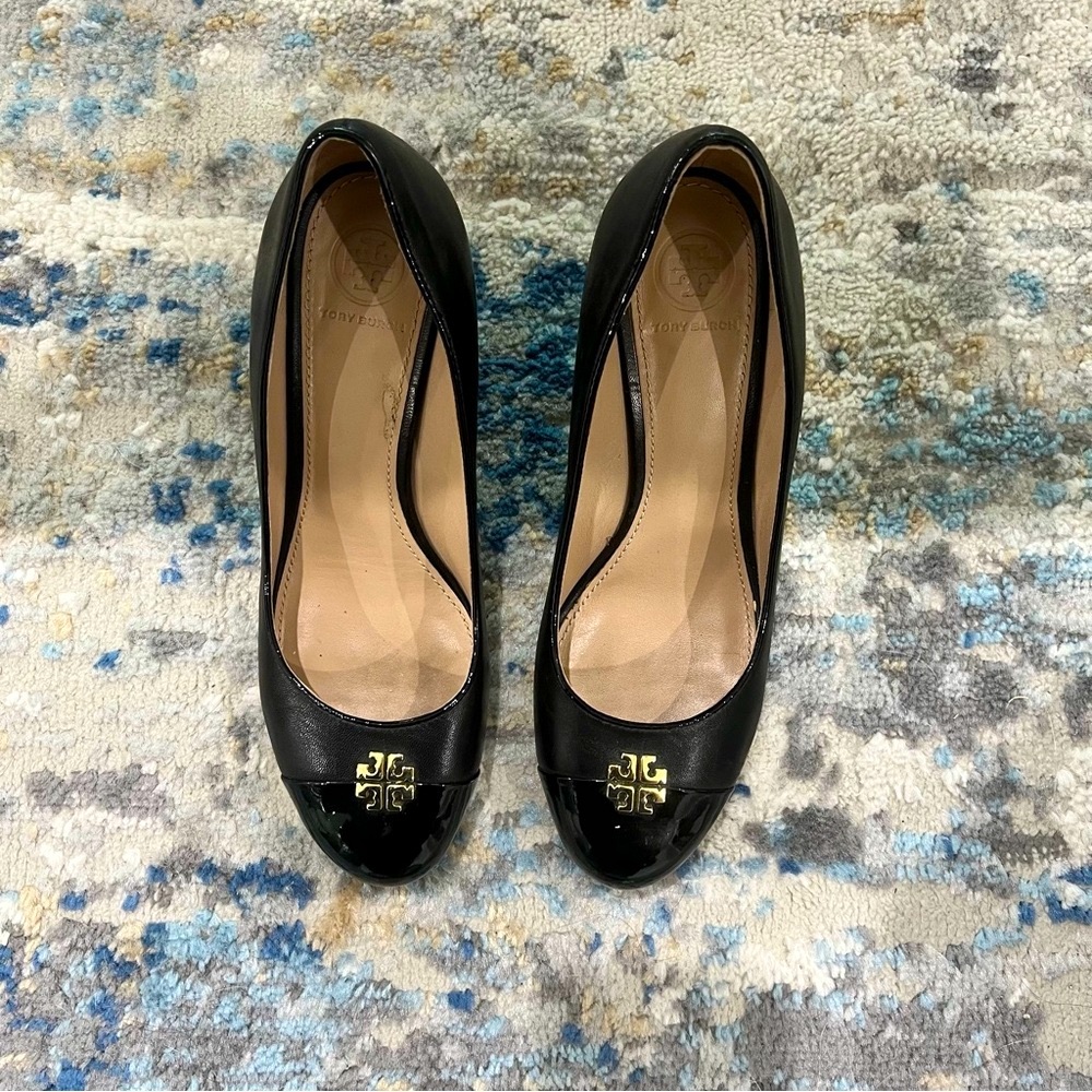 Tory Burch Women's Black Leather Heels! :) - Picture 3 of 5